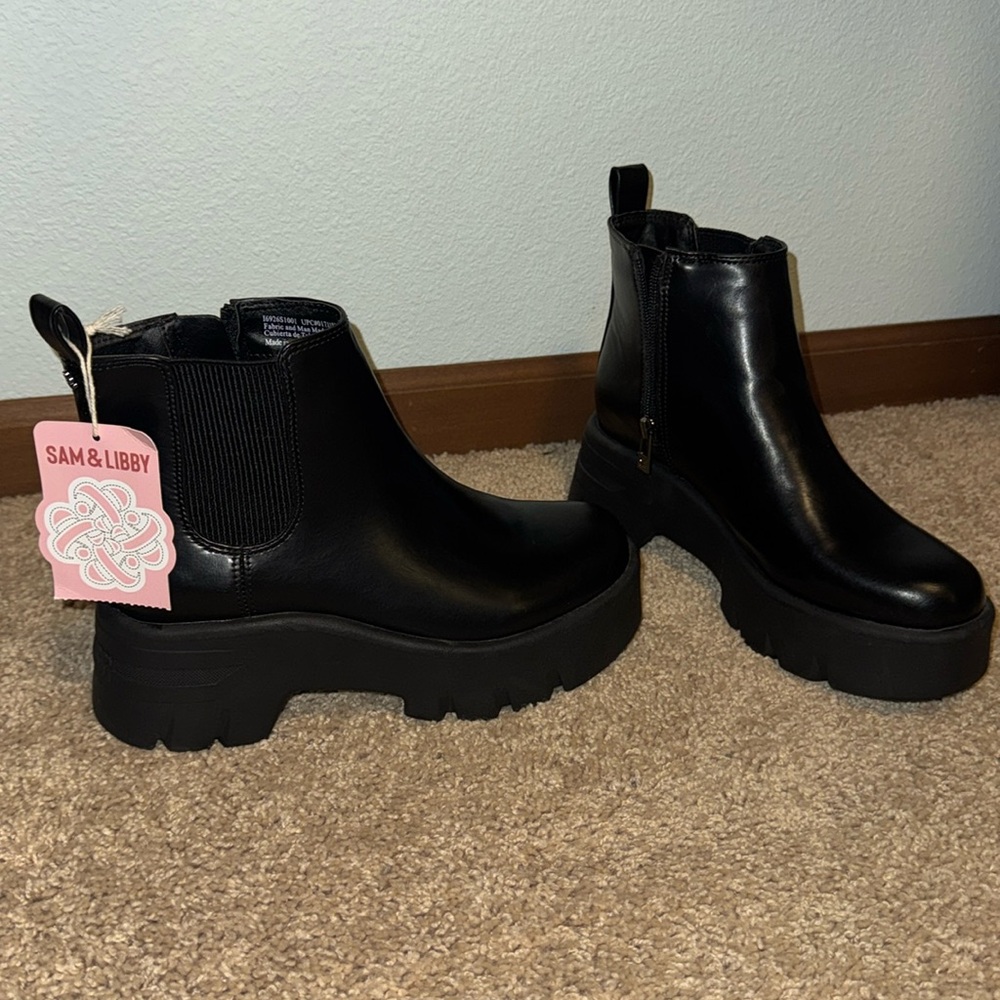 Sam & Libby. Chelsea Boot in the style Julia. Size 6